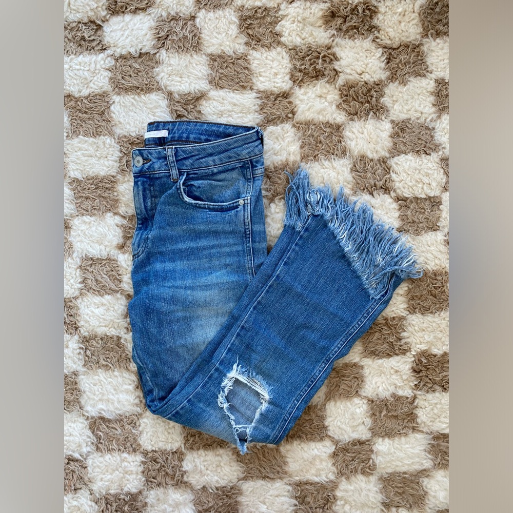 Zara | Cropped Distressed Jeans